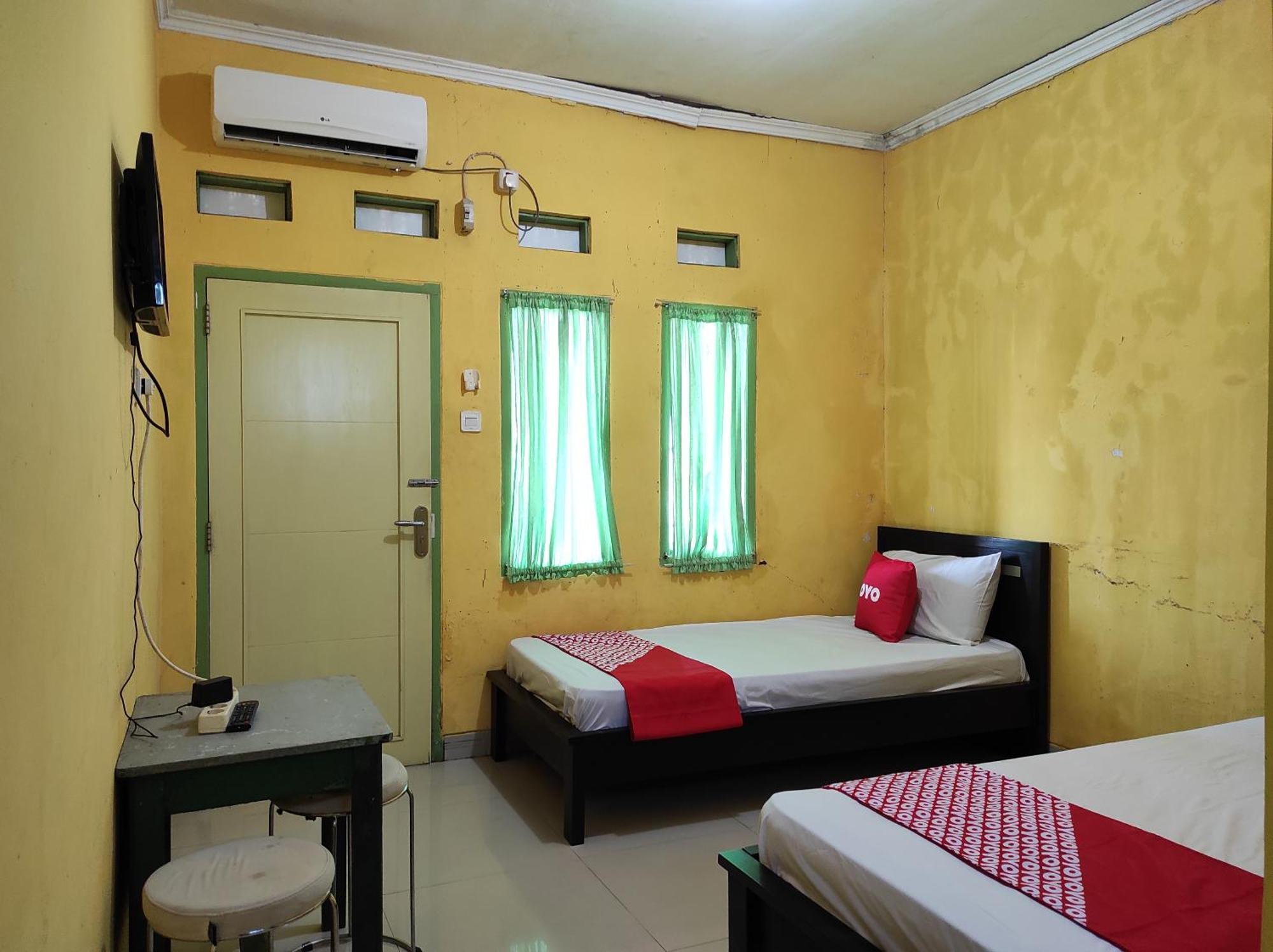 Oyo 90333 Wisma Tenang Jaya Syariah Majalengka Exteriér fotografie