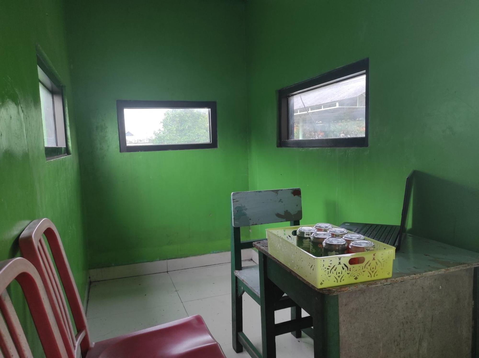 Oyo 90333 Wisma Tenang Jaya Syariah Majalengka Exteriér fotografie