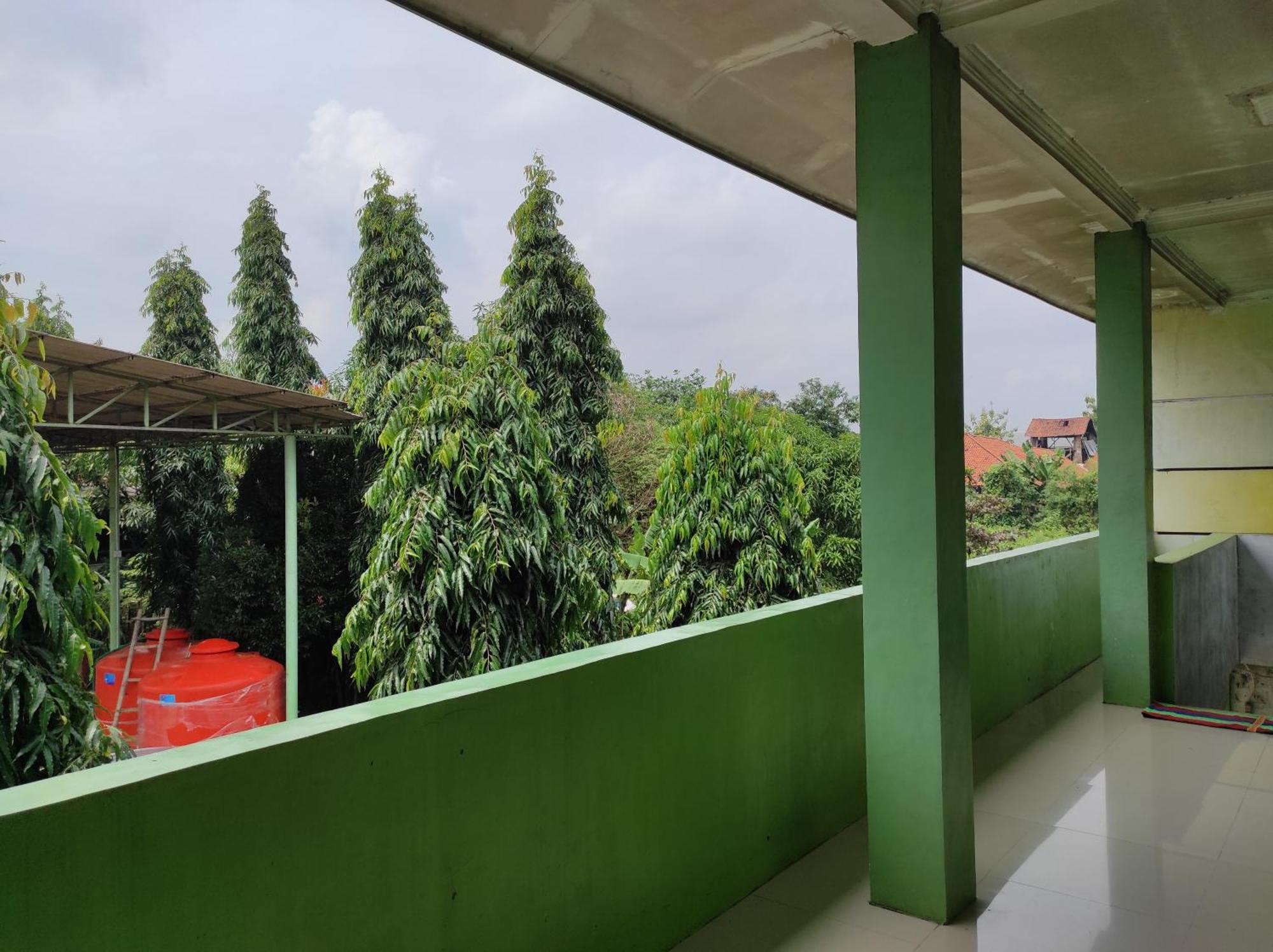 Oyo 90333 Wisma Tenang Jaya Syariah Majalengka Exteriér fotografie