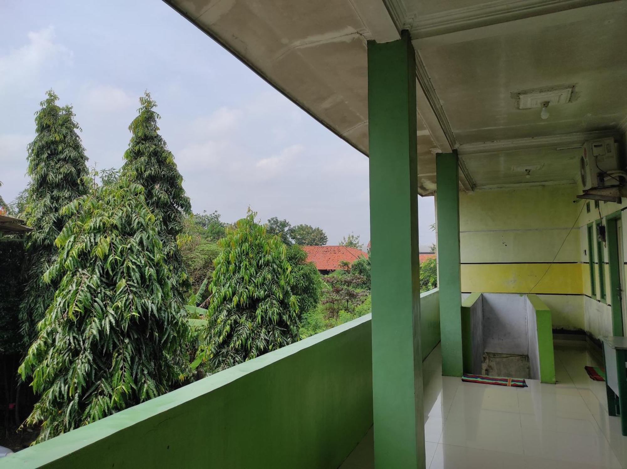 Oyo 90333 Wisma Tenang Jaya Syariah Majalengka Exteriér fotografie